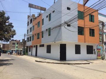 HOSTAL EN ESQUINA A MEDIA CUADRA DE LA AV. BETANCOURT EN URB SANTA ANA, LOS OLIVOS