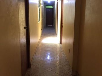 HOSTAL EN ESQUINA A MEDIA CUADRA DE LA AV. BETANCOURT EN URB SANTA ANA, LOS OLIVOS