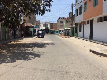 HOSTAL EN ESQUINA A MEDIA CUADRA DE LA AV. BETANCOURT EN URB SANTA ANA, LOS OLIVOS