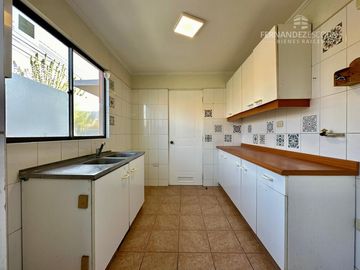 SAN FELIPE - VENDE CASA DOS PISOS 2D 3B COND. NALCAHUE