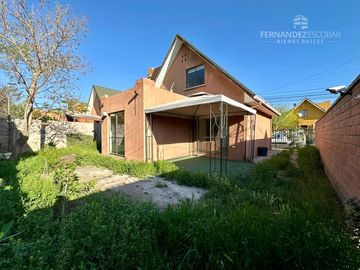 SAN FELIPE - VENDE CASA DOS PISOS 2D 3B COND. NALCAHUE