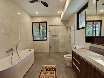 FGA - FOR SALE: 5-Bedroom Single-Family House in Ayala Westgrove Heights, Silang