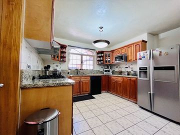 Casa con estilo colonial en San Francisco, Juriquilla