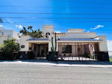 Casa con estilo colonial en San Francisco, Juriquilla