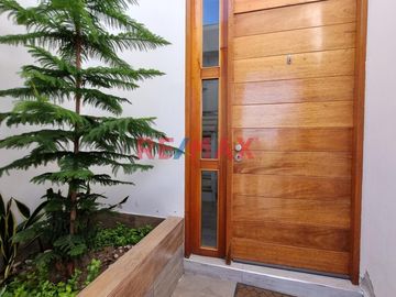 Casa En Venta De 3 Pisos Y Azotea En La Urb Villa Los Sauces Pimentel.(T.ENEQUE)