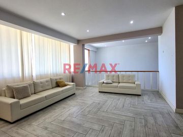 Casa En Venta De 3 Pisos Y Azotea En La Urb Villa Los Sauces Pimentel.(T.ENEQUE)