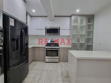 Casa En Venta De 3 Pisos Y Azotea En La Urb Villa Los Sauces Pimentel.(T.ENEQUE)