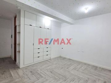 Casa En Venta De 3 Pisos Y Azotea En La Urb Villa Los Sauces Pimentel.(T.ENEQUE)