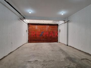 Casa En Venta De 3 Pisos Y Azotea En La Urb Villa Los Sauces Pimentel.(T.ENEQUE)