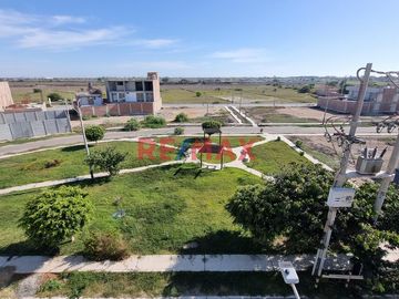 Casa En Venta De 3 Pisos Y Azotea En La Urb Villa Los Sauces Pimentel.(T.ENEQUE)