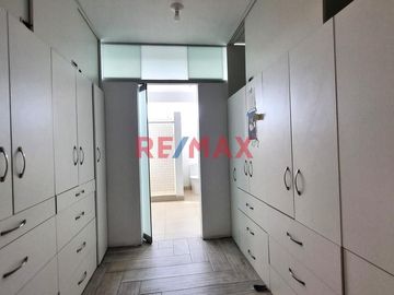 Casa En Venta De 3 Pisos Y Azotea En La Urb Villa Los Sauces Pimentel.(T.ENEQUE)
