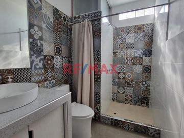 Casa En Venta De 3 Pisos Y Azotea En La Urb Villa Los Sauces Pimentel.(T.ENEQUE)