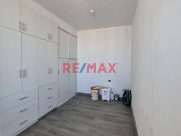 Casa En Venta De 3 Pisos Y Azotea En La Urb Villa Los Sauces Pimentel.(T.ENEQUE)