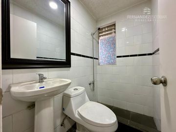 LOS ANDES - VENDE CASA DE DOS PISOS 5D 4B 2E - VILLA LOS PORTONES