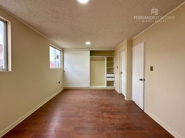 LOS ANDES - VENDE CASA DE DOS PISOS 5D 4B 2E - VILLA LOS PORTONES