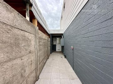 LOS ANDES - VENDE CASA DE DOS PISOS 5D 4B 2E - VILLA LOS PORTONES
