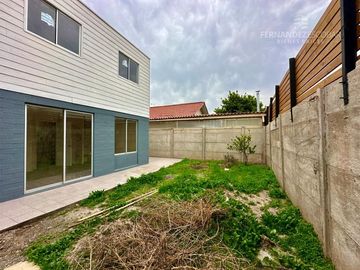 LOS ANDES - VENDE CASA DE DOS PISOS 5D 4B 2E - VILLA LOS PORTONES