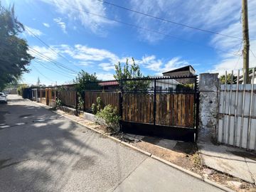 Amplia casa en sector residencial de Pedro Aguirre Cerda,