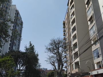 VENDO DUPLEX 174m2. URB.BARRIO MEDICO LIMITE CON AURORA MIRAFLORES