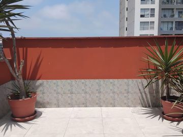 VENDO DUPLEX 174m2. URB.BARRIO MEDICO LIMITE CON AURORA MIRAFLORES