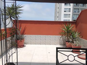 VENDO DUPLEX 174m2. URB.BARRIO MEDICO LIMITE CON AURORA MIRAFLORES