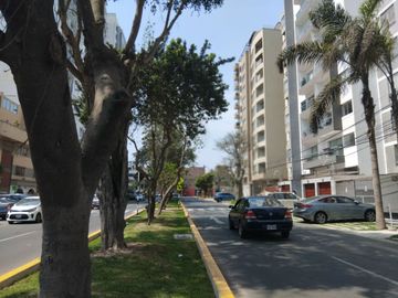 VENDO DUPLEX 174m2. URB.BARRIO MEDICO LIMITE CON AURORA MIRAFLORES