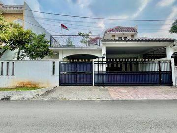 Rumah second di komplek elit tanjung barat jakarta selatan