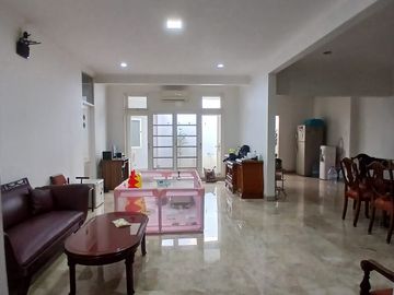 Rumah second di komplek elit tanjung barat jakarta selatan
