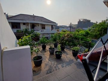 Rumah second di komplek elit tanjung barat jakarta selatan