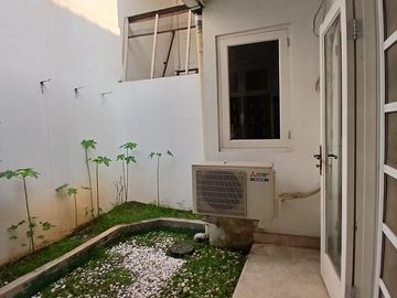 Rumah second di komplek elit tanjung barat jakarta selatan