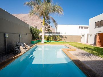 SE VENDE HERMOSA CASA EN COND. PLAYA LA PORTADA.