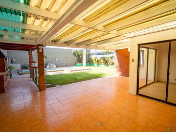 SE VENDE HERMOSA CASA EN COND. PLAYA LA PORTADA.