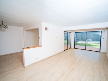 SE VENDE HERMOSA CASA EN COND. PLAYA LA PORTADA.