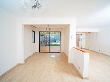 SE VENDE HERMOSA CASA EN COND. PLAYA LA PORTADA.
