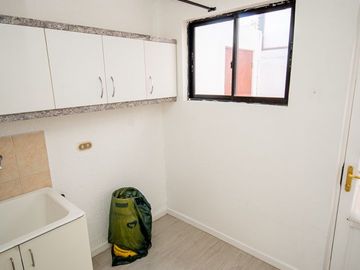 SE VENDE HERMOSA CASA EN COND. PLAYA LA PORTADA.