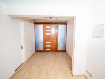 SE VENDE HERMOSA CASA EN COND. PLAYA LA PORTADA.