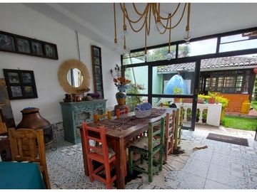 Vendo Quinta en el Quinche sector La Victoria 303 m2 de construcción. Con Piscina.