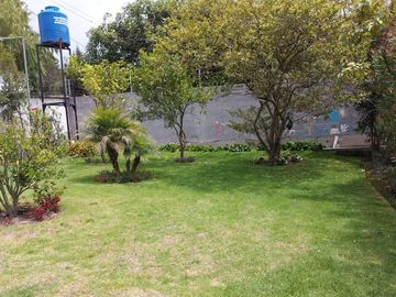 Vendo Quinta en el Quinche sector La Victoria 303 m2 de construcción. Con Piscina.