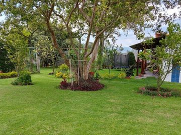 Vendo Quinta en el Quinche sector La Victoria 303 m2 de construcción. Con Piscina.