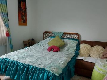 Vendo Quinta en el Quinche sector La Victoria 303 m2 de construcción. Con Piscina.