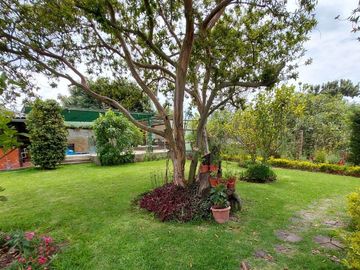 Vendo Quinta en el Quinche sector La Victoria 303 m2 de construcción. Con Piscina.