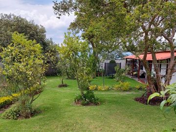 Vendo Quinta en el Quinche sector La Victoria 303 m2 de construcción. Con Piscina.