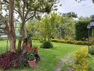 Vendo Quinta en el Quinche sector La Victoria 303 m2 de construcción. Con Piscina.