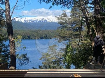 Casa nueva en venta con espectacular vista, a orillas del lago Pirihueico en Puerto Fuy, Panguipulli