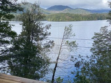 Casa nueva en venta con espectacular vista, a orillas del lago Pirihueico en Puerto Fuy, Panguipulli