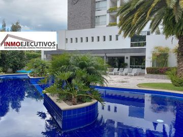 En Cumbayá de venta Moderno Departamento con espectacular vista al Ilaló.