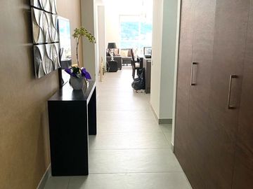 En Cumbayá de venta Moderno Departamento con espectacular vista al Ilaló.