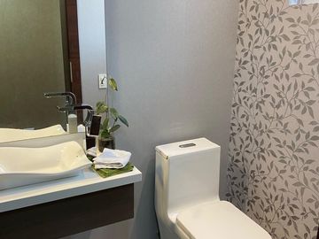 En Cumbayá de venta Moderno Departamento con espectacular vista al Ilaló.