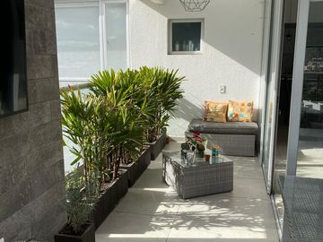 En Cumbayá de venta Moderno Departamento con espectacular vista al Ilaló.