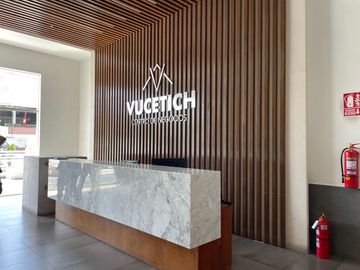 Oficina En Edificio Vucetich Con Vista Al Misti